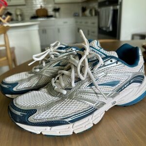 Brooks GTS women’s size 9
